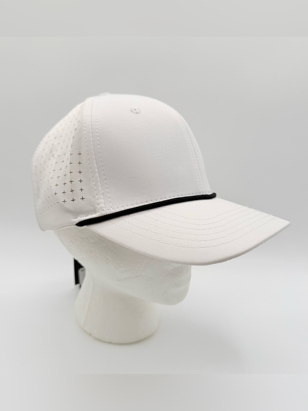 UNRL Mid-Pro Vented Rope Snapback Hat White Black OSFA Golf Athletic NWT. READ